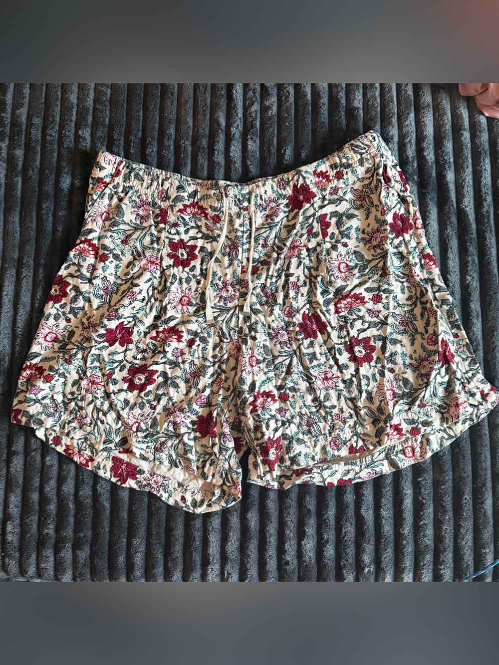 NWOT J. Jill soft rayon twill floral shorts dark oatmeal woodblock vines sz L